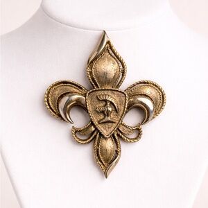 Vintage fleur de lis pendant brooch